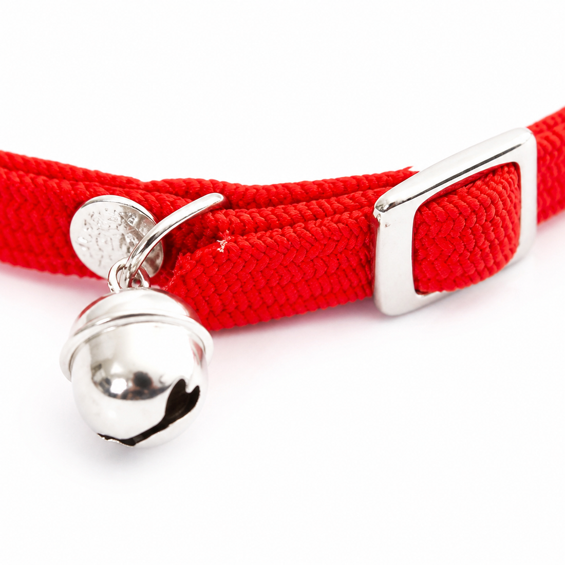 Martin kattenhalsband rood, detail van elastisch nylon, verstelstuk en belletje