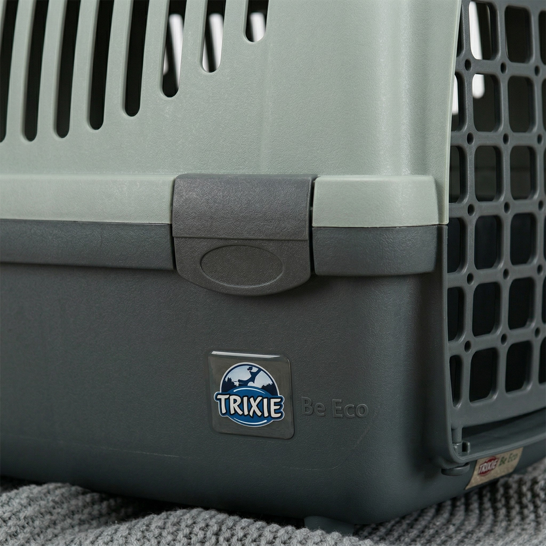 Trixie Be Eco Transportbox Capri Recycelter Kunststoff Hund | Anthrazit/Graugrün 48x32x31cm